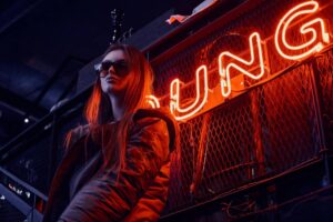 Personalizowany neon LED w lokalu – dlaczego warto zaprojektować własny wzór?