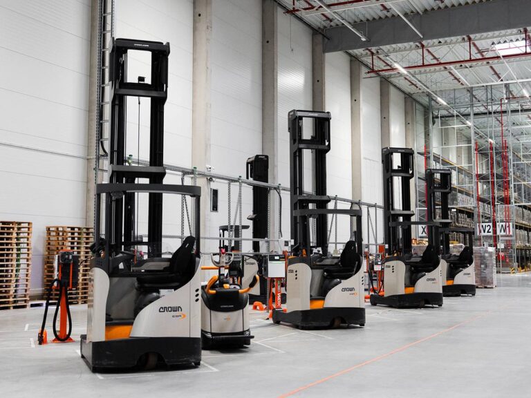 Czym różni się wózek widłowy boczny od wózka bocznego załadunku?