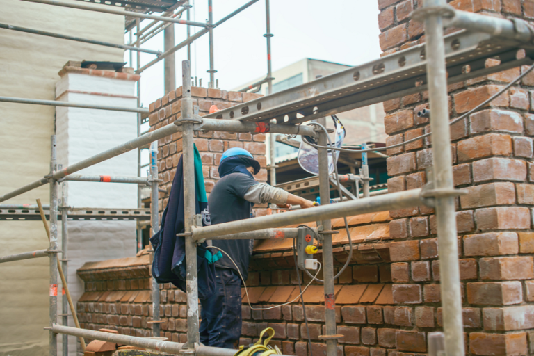 Rusztowania aluminiowe przejezdne – nowoczesne rozwiązania dla efektywnej pracy na wysokości